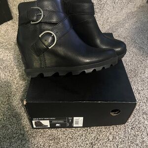 Sorel Women's Black Ankle Booties with Buckle